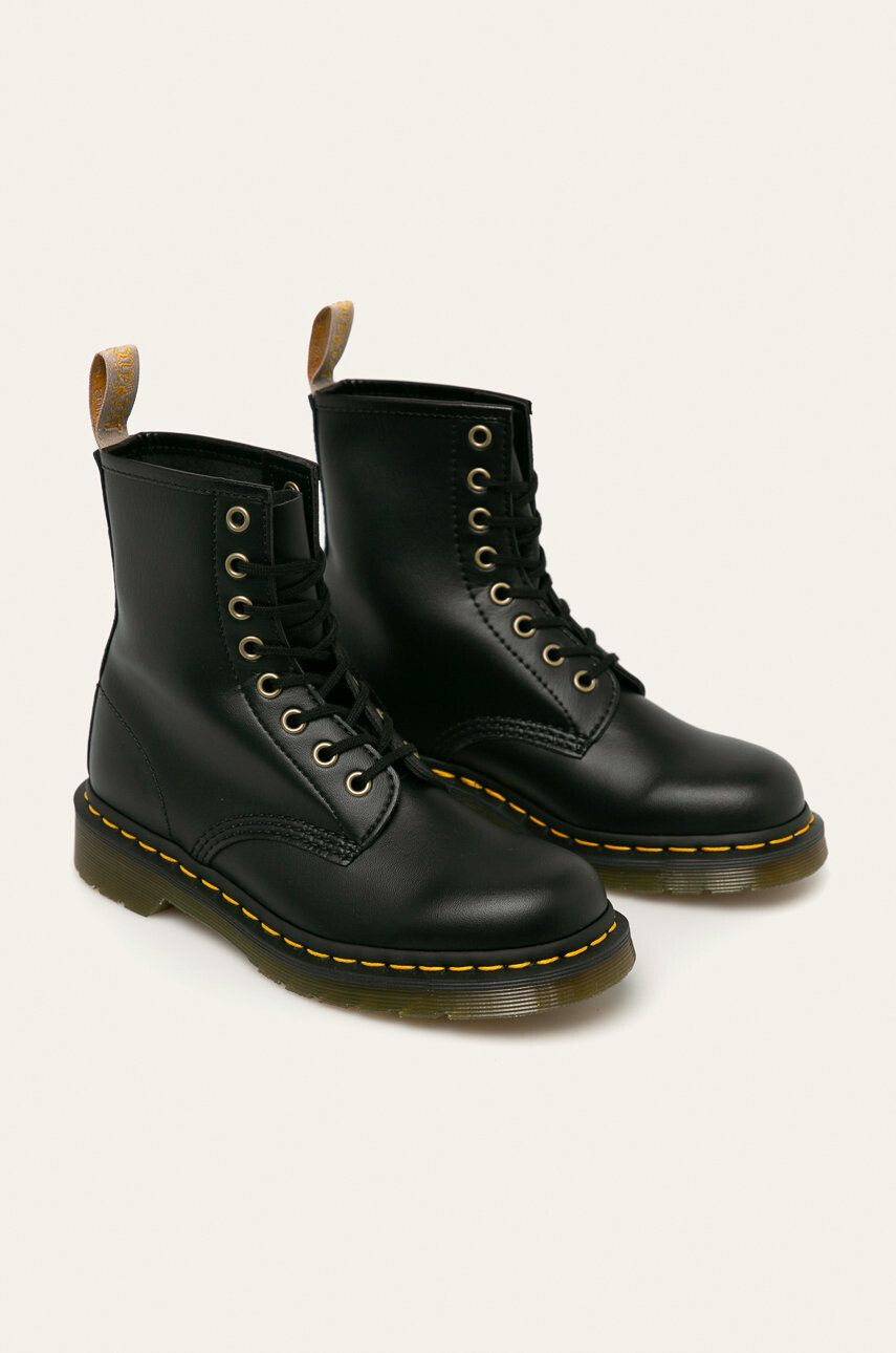 Dr. Martens Кубинки Vegan 1460 в черно с равна подметка - Pepit.bg