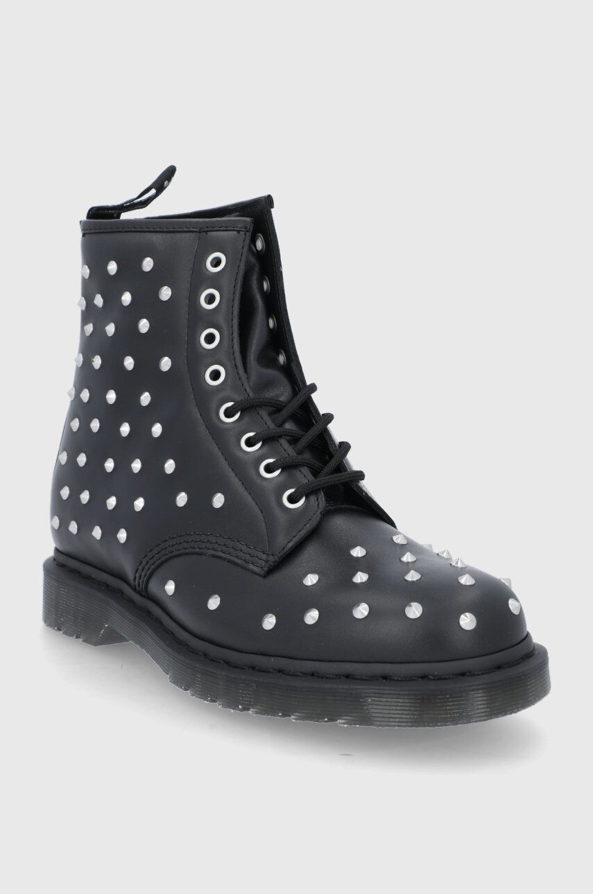 Dr. Martens Кожени кубинки 1460 Stud дамски в черно с равна подметка - Pepit.bg