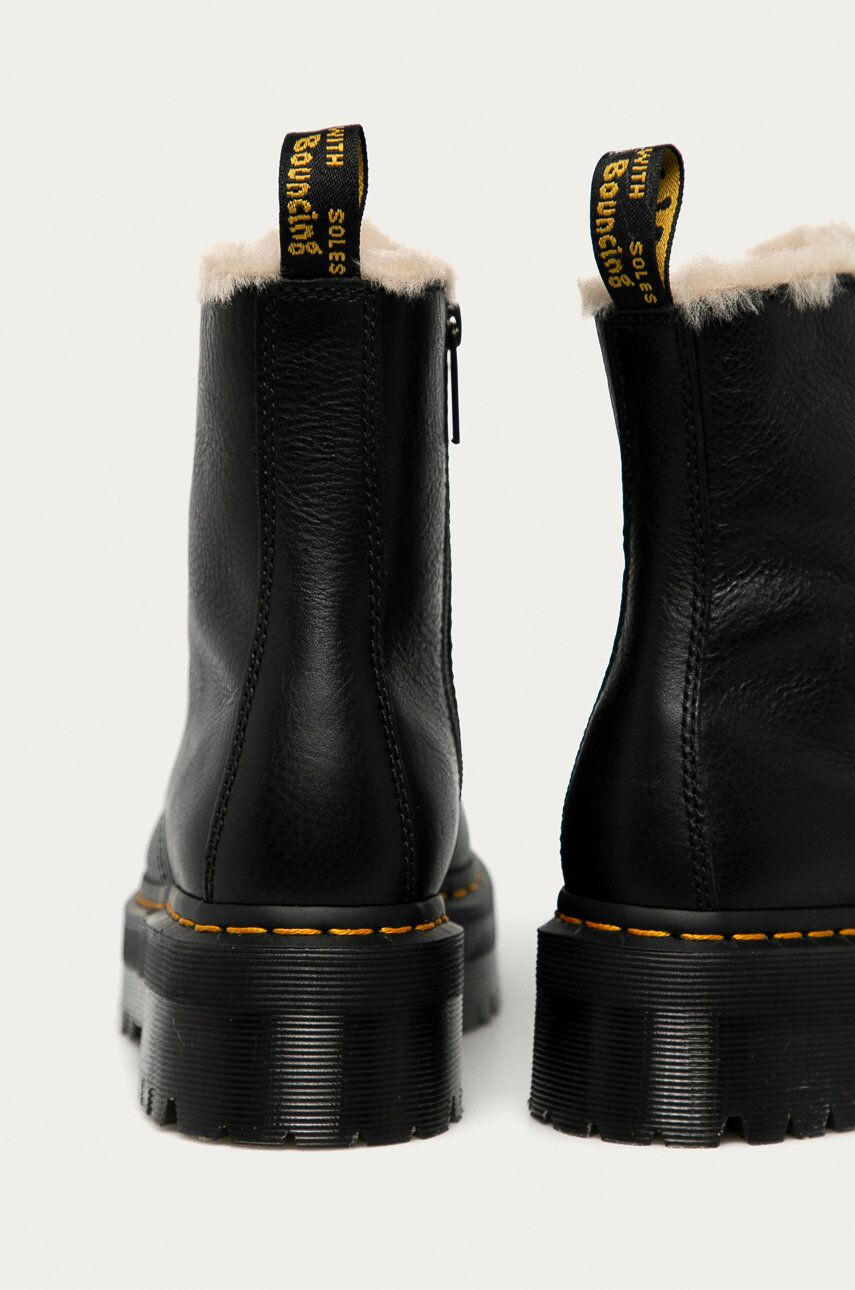 Dr. Martens Кожени кубинки Jadon Fur Lined в черно с платформа с изолация 25637001 - Pepit.bg