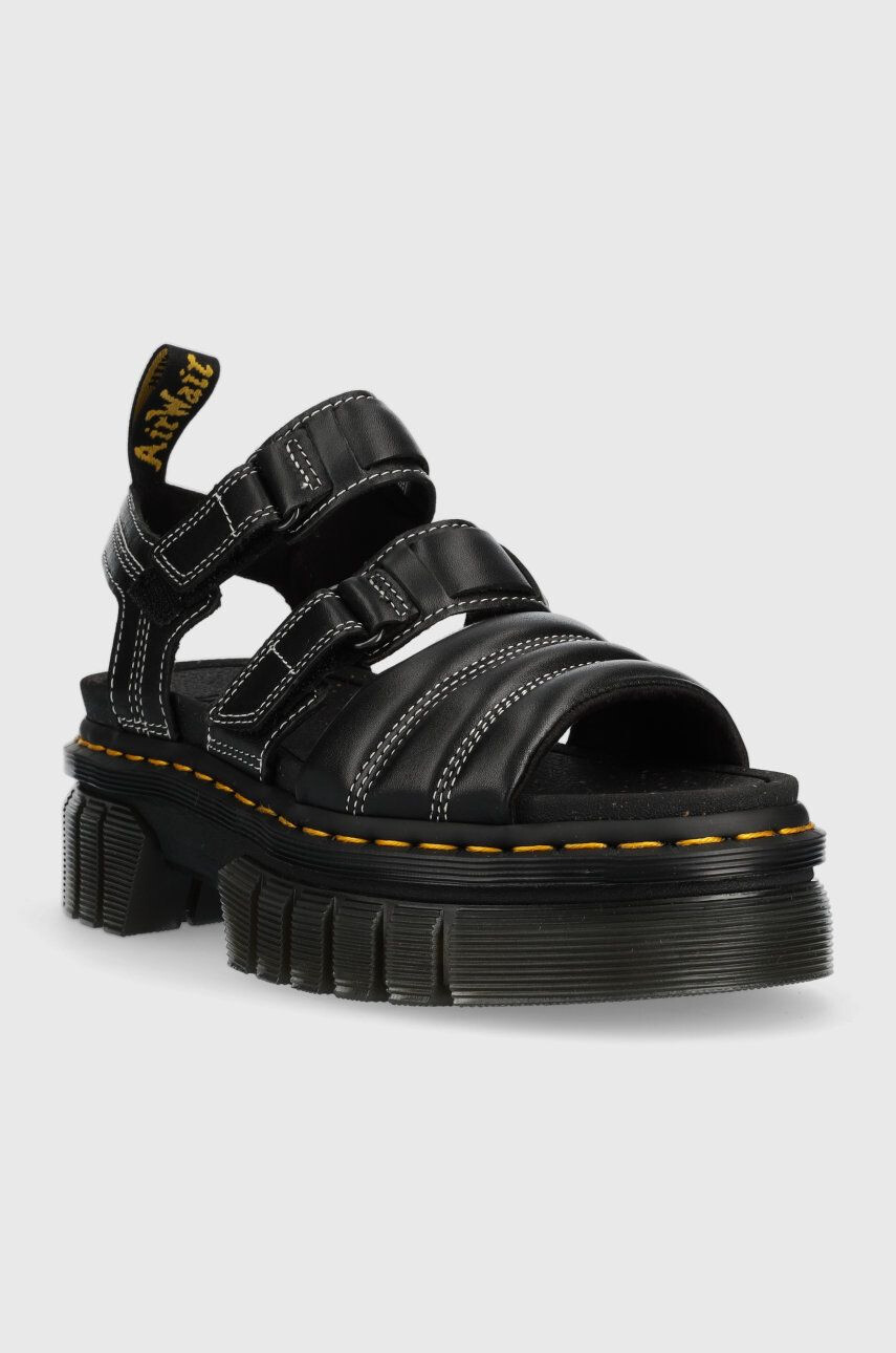 Dr. Martens Кожени сандали Ricki 3-strap в черно с платформа - Pepit.bg