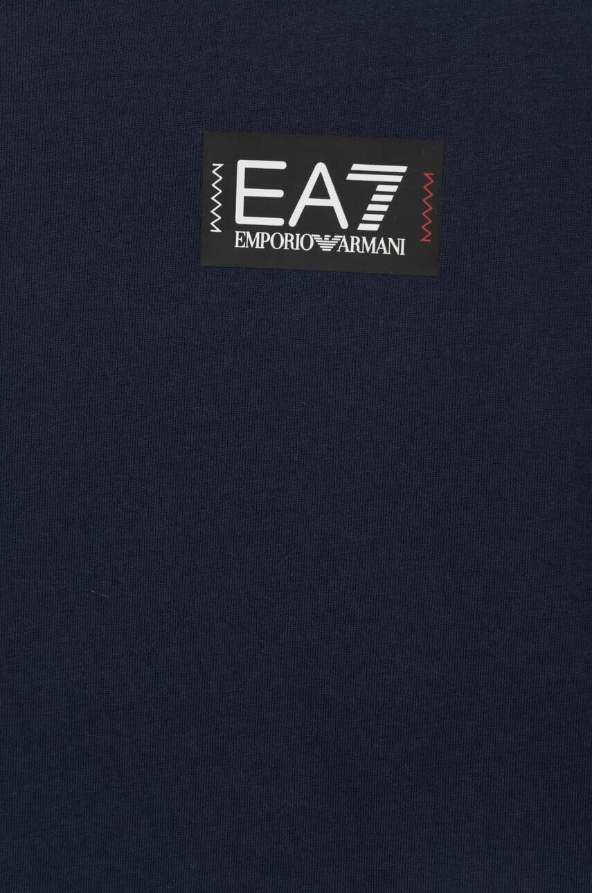 EA7 Emporio Armani Детска памучна тениска в тъмносиньо с принт - Pepit.bg