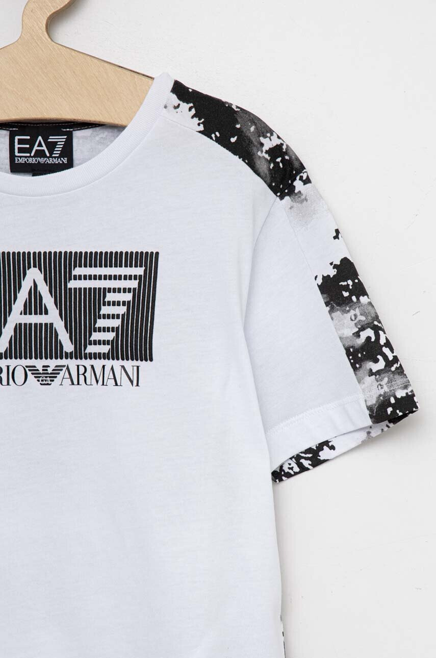 EA7 Emporio Armani Детска памучна тениска в бяло с десен - Pepit.bg