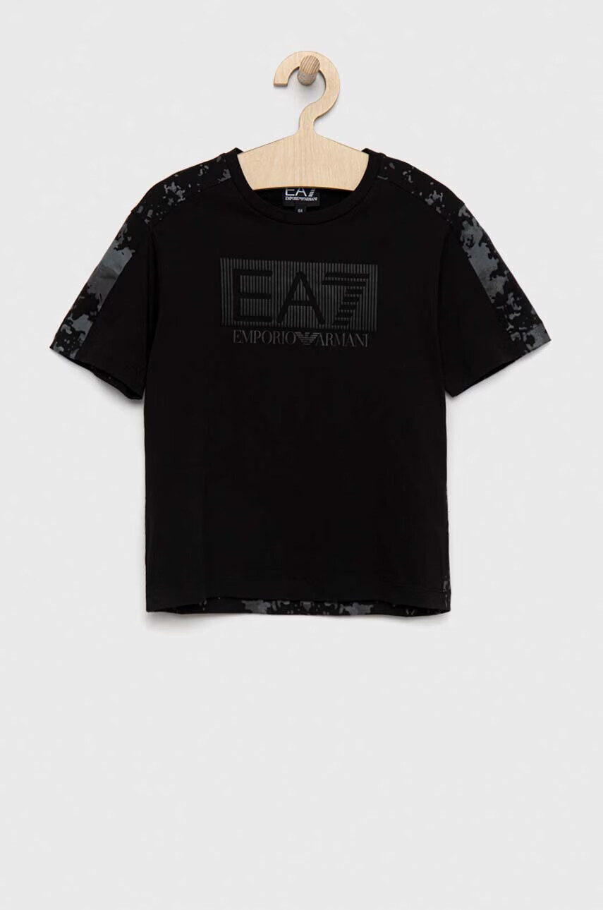 EA7 Emporio Armani Детска памучна тениска в черно с десен - Pepit.bg