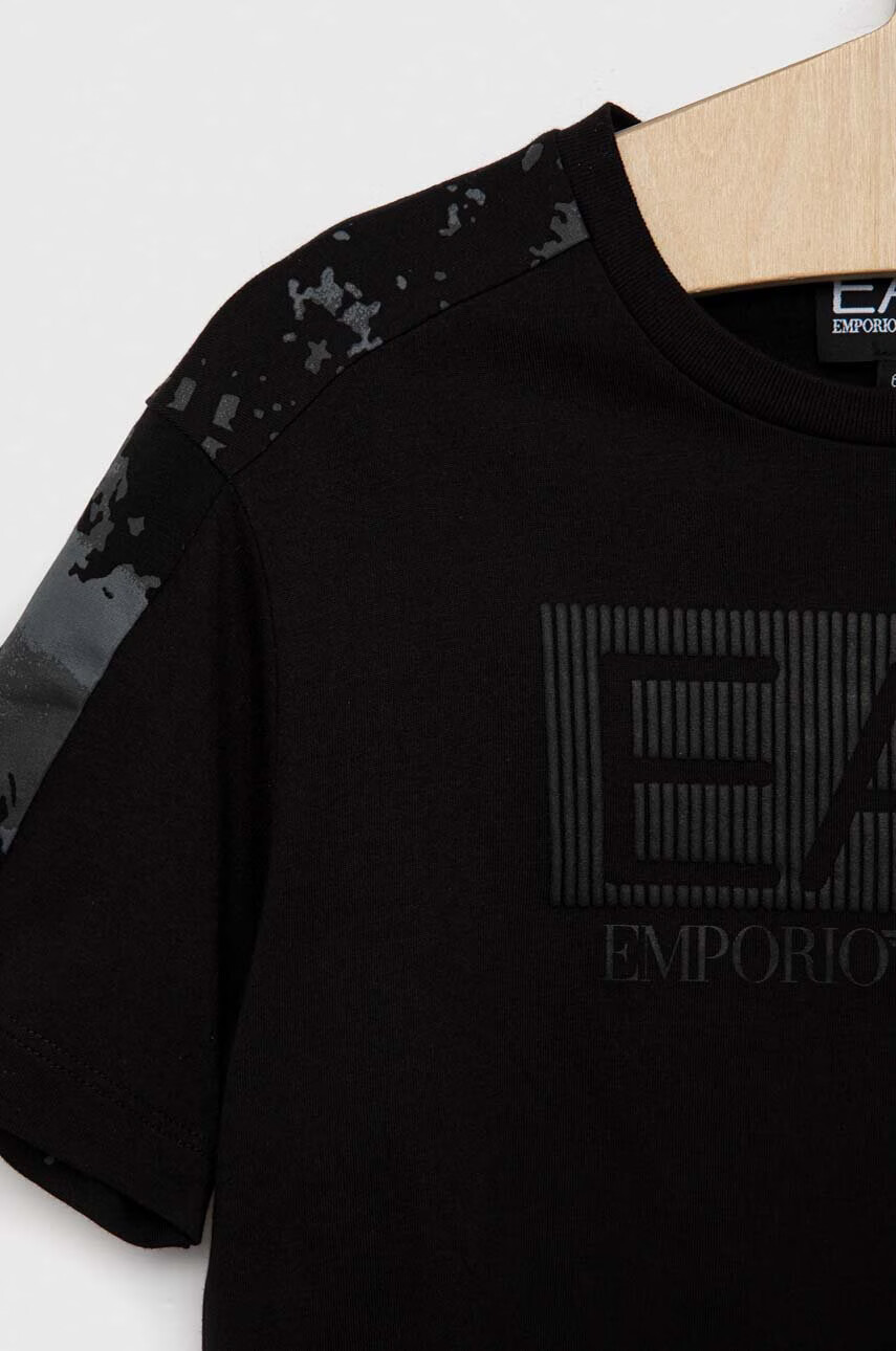EA7 Emporio Armani Детска памучна тениска в черно с десен - Pepit.bg