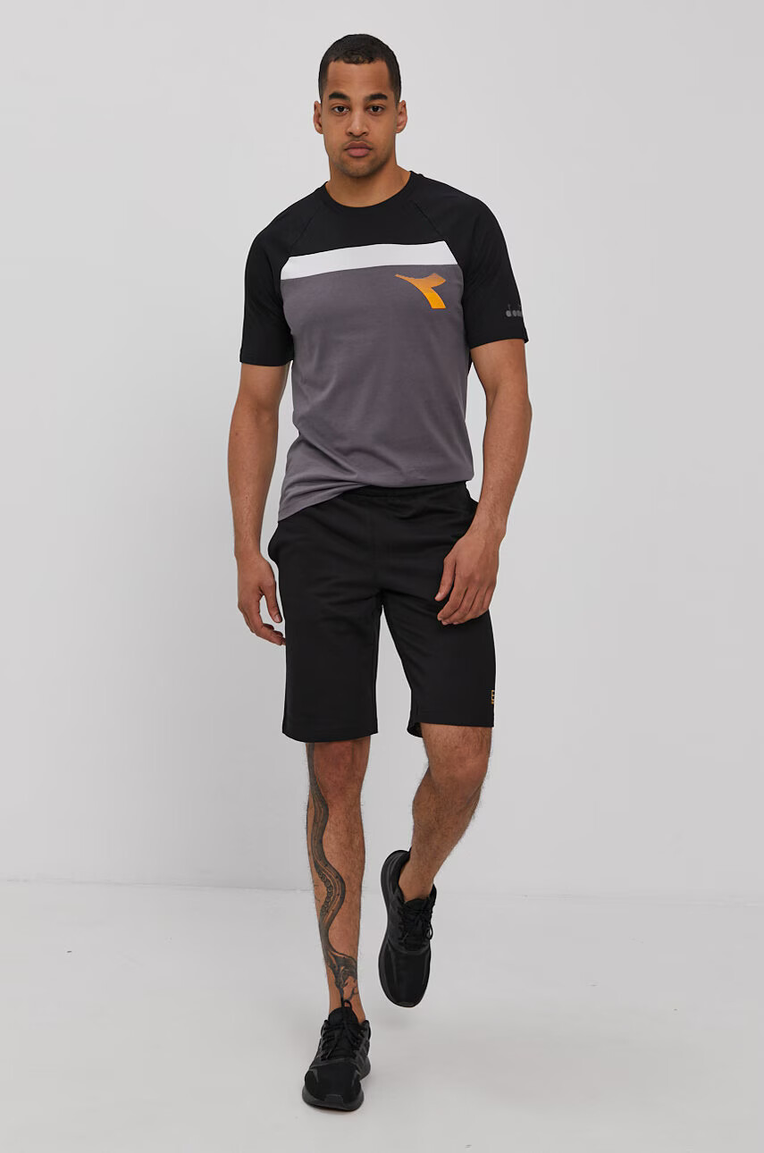EA7 Emporio Armani Памучен къс панталон в черно - Pepit.bg