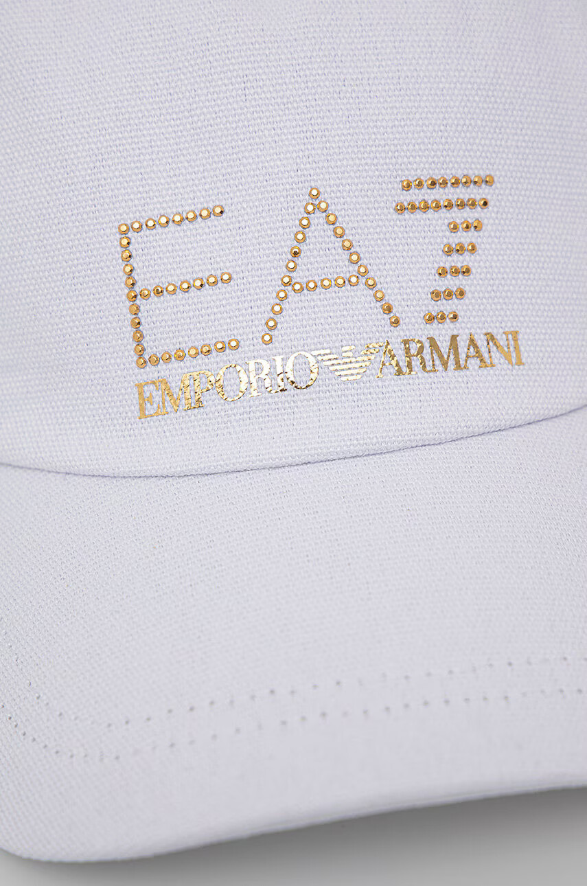 EA7 Emporio Armani Памучна шапка в бяло с апликация - Pepit.bg