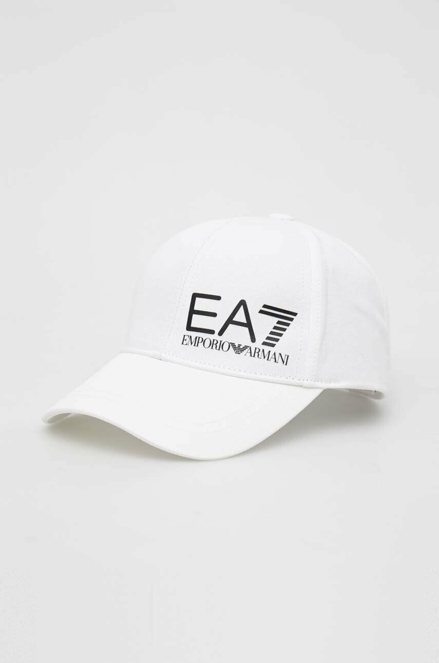 EA7 Emporio Armani Памучна шапка с козирка в бяло с принт - Pepit.bg