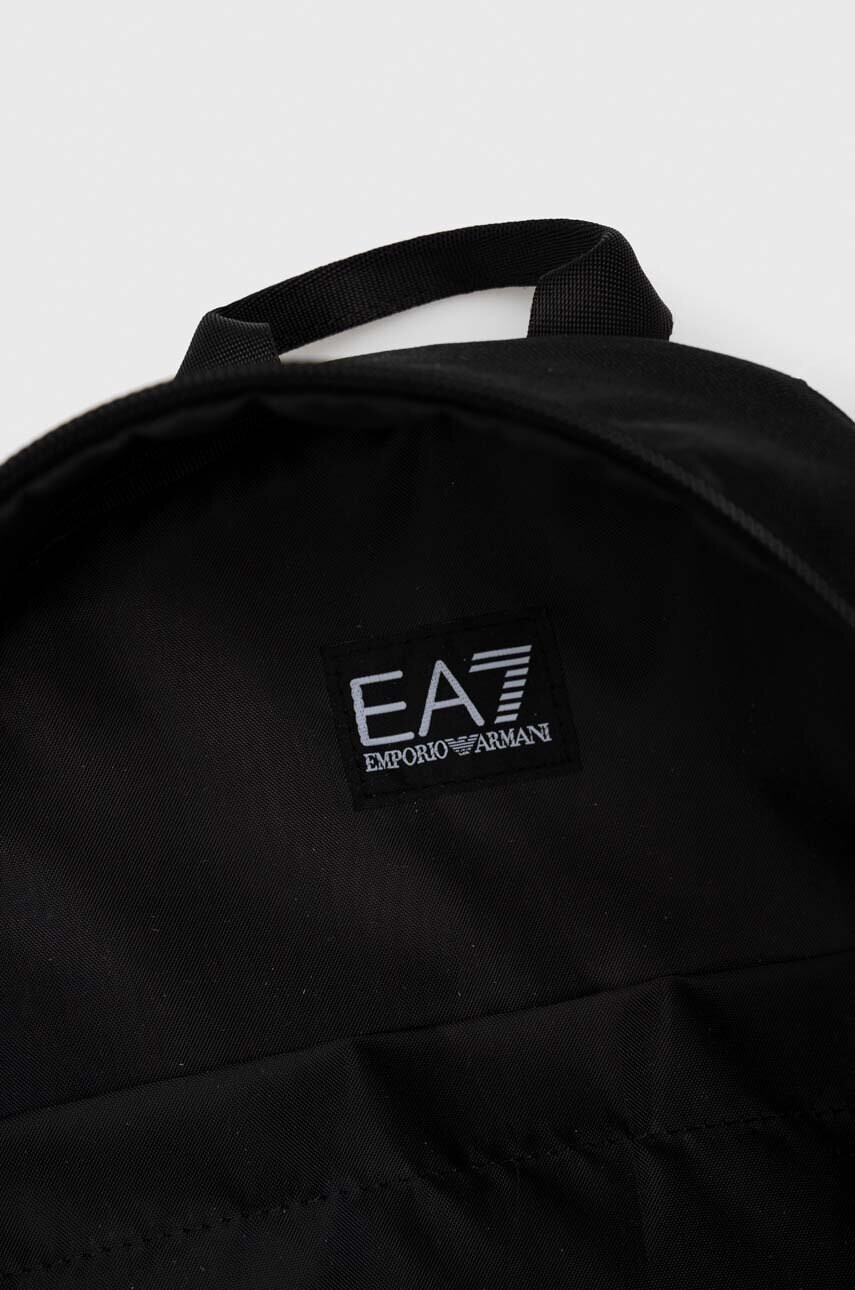 EA7 Emporio Armani Раница в черно малък размер с принт - Pepit.bg