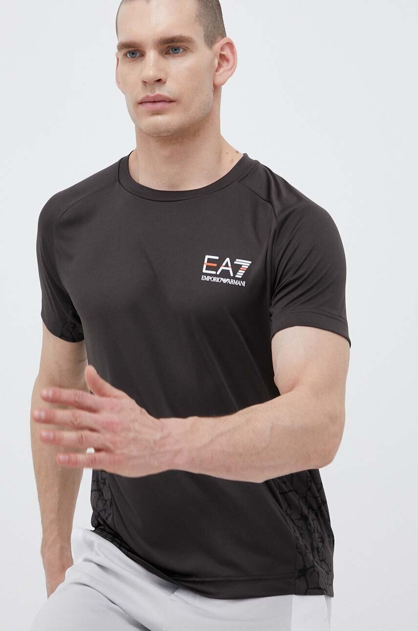 EA7 Emporio Armani Тениска в кафяво с десен - Pepit.bg