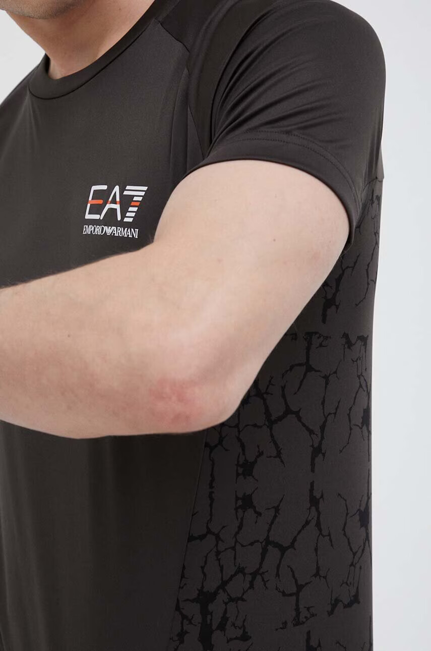 EA7 Emporio Armani Тениска в кафяво с десен - Pepit.bg