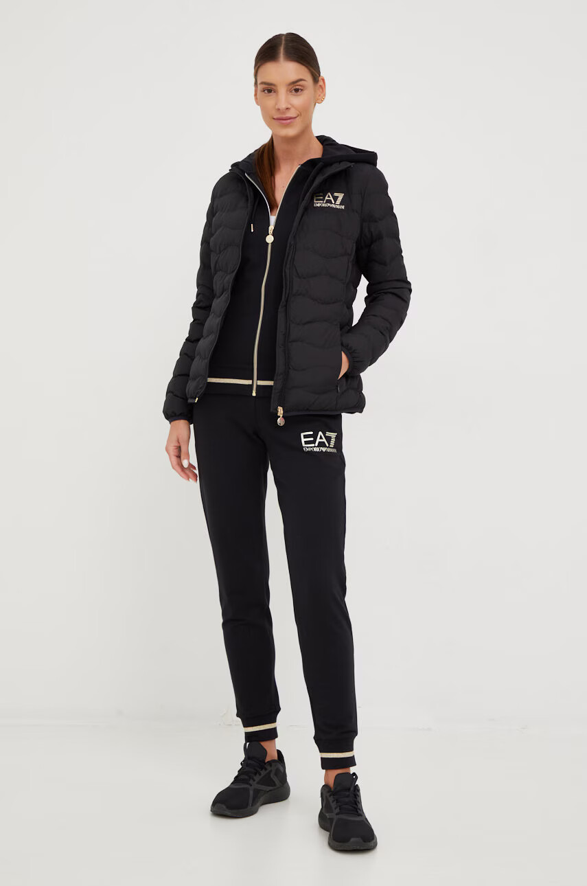 EA7 Emporio Armani Яке в черно с преходна изолация - Pepit.bg