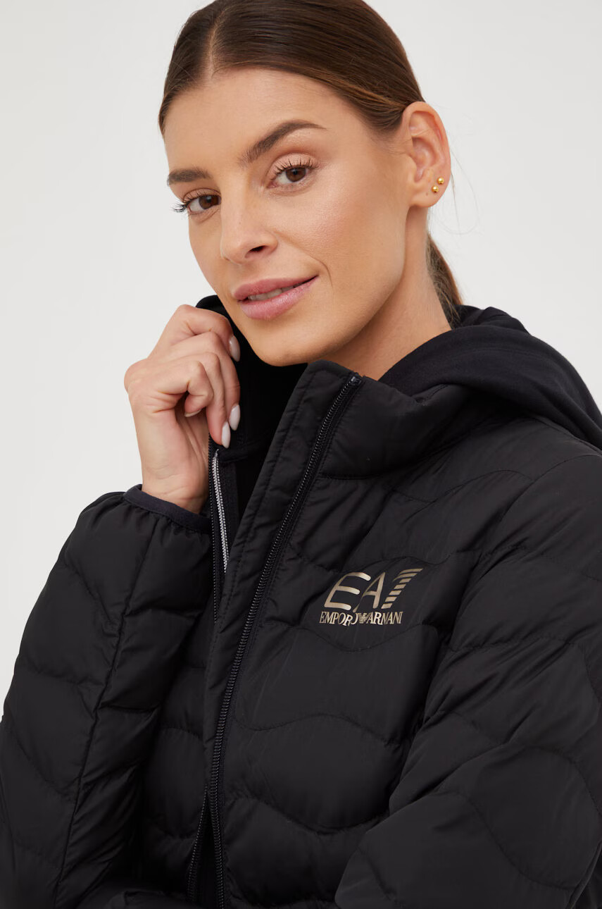 EA7 Emporio Armani Яке в черно с преходна изолация - Pepit.bg