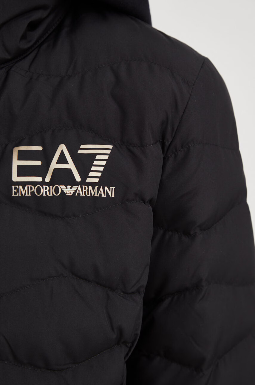 EA7 Emporio Armani Яке в черно с преходна изолация - Pepit.bg