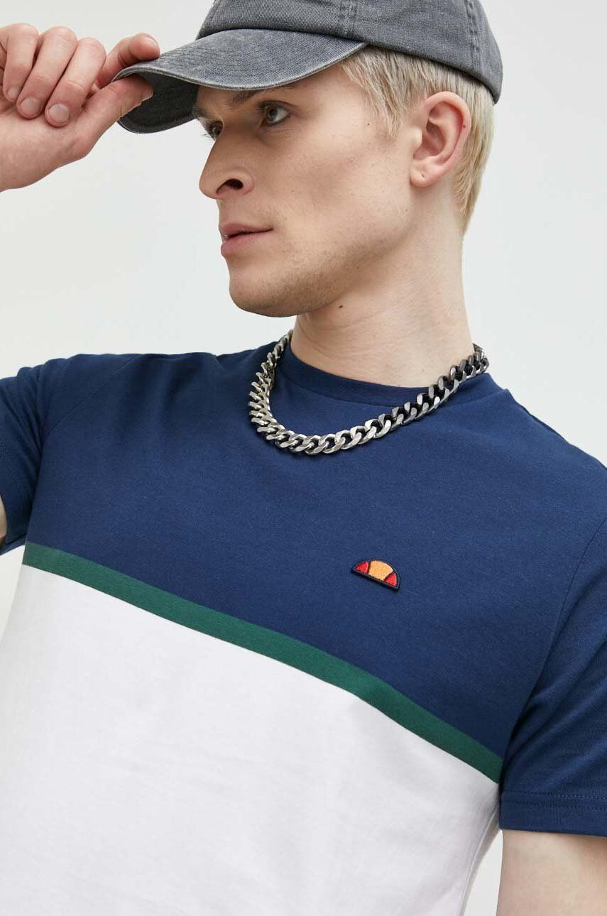 Ellesse Памучна тениска в тъмносиньо с десен - Pepit.bg