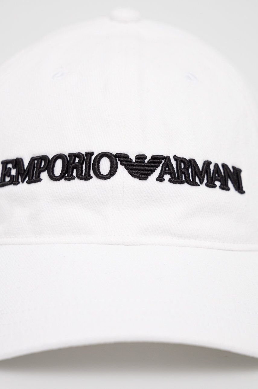 Emporio Armani Памучна шапка в бяло с апликация - Pepit.bg