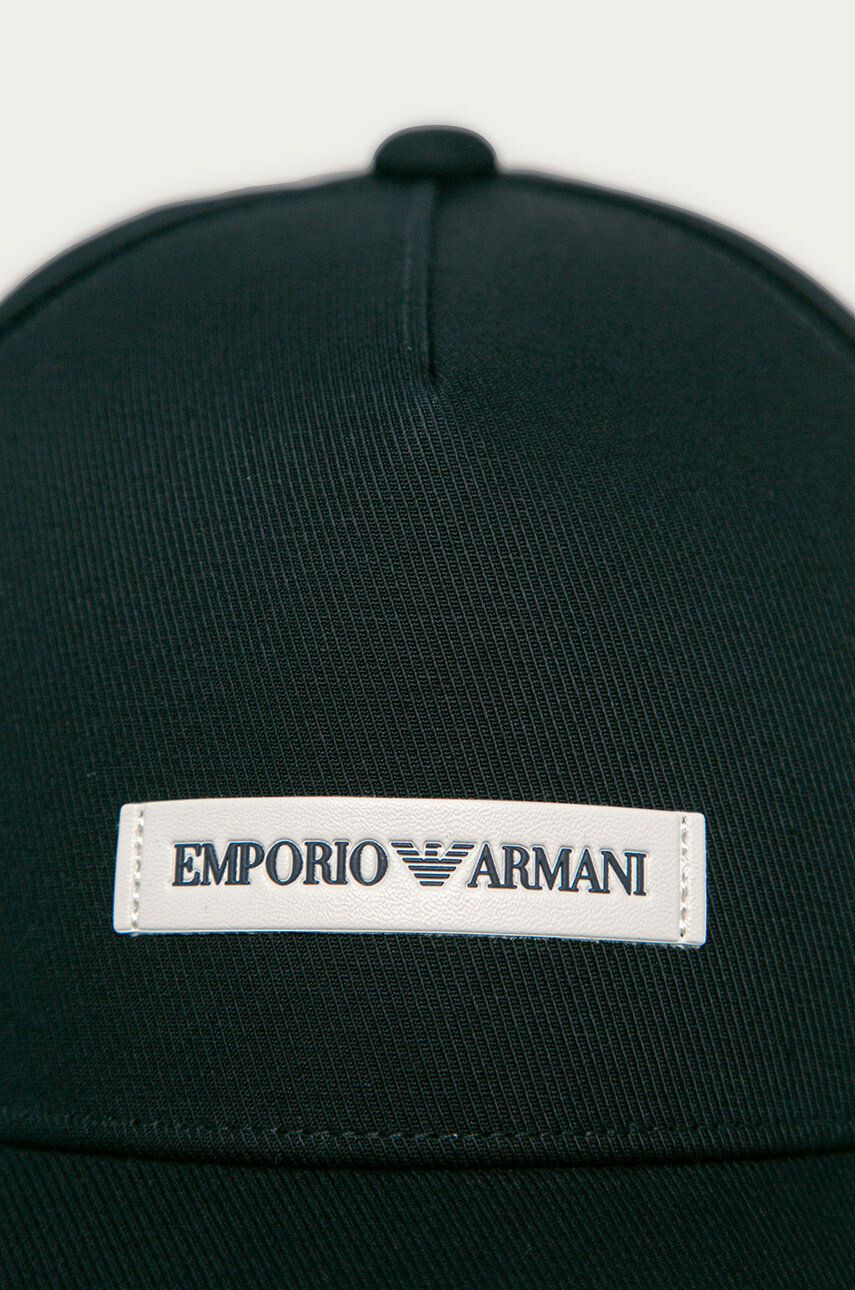 Emporio Armani Памучна шапка с козирка в тъмносиньо с апликация - Pepit.bg