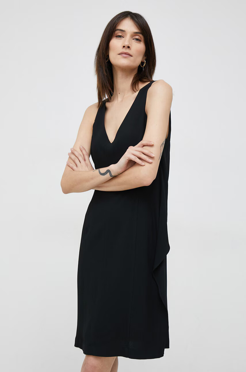 Emporio Armani Рокля в черно къс модел със стандартна кройка - Pepit.bg