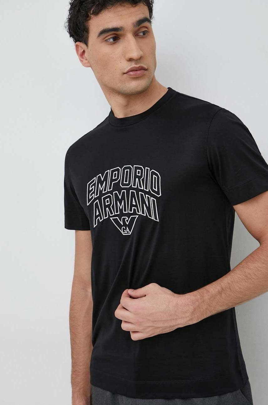 Emporio Armani Тениска в черно с апликация - Pepit.bg