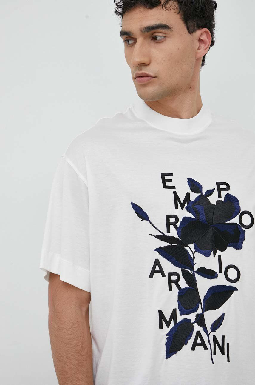 Emporio Armani Тениска в бяло с апликация - Pepit.bg