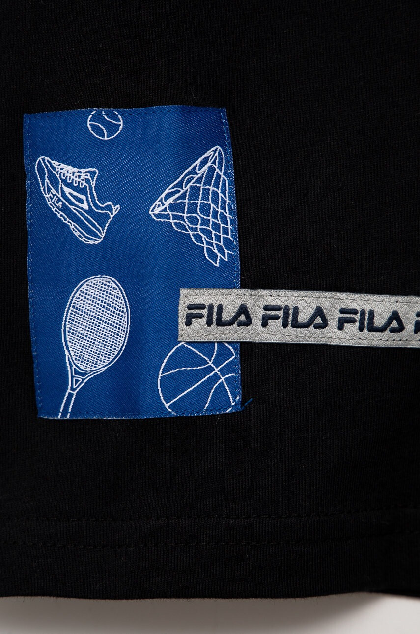 Fila Детска памучна тениска в черно с десен - Pepit.bg