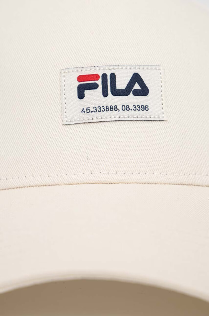 Fila Памучна шапка с козирка в бежово с апликация - Pepit.bg
