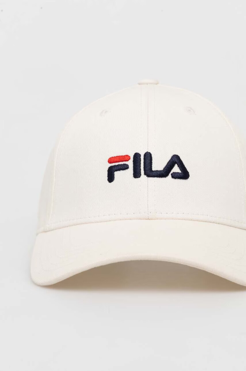 Fila Шапка в бежово с апликация - Pepit.bg