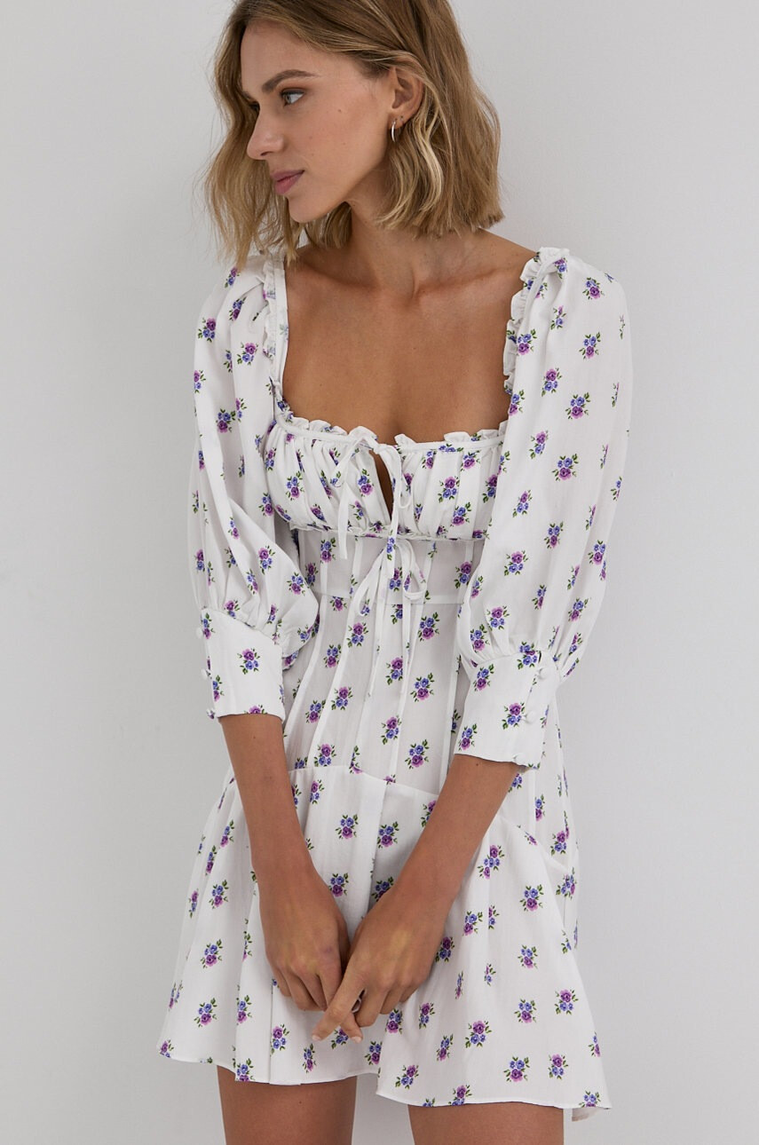 For Love & Lemons Рокля от розови листенца - Pepit.bg