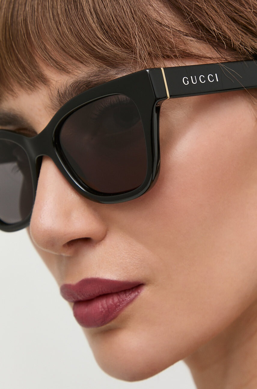 Gucci Слънчеви очила в черно - Pepit.bg