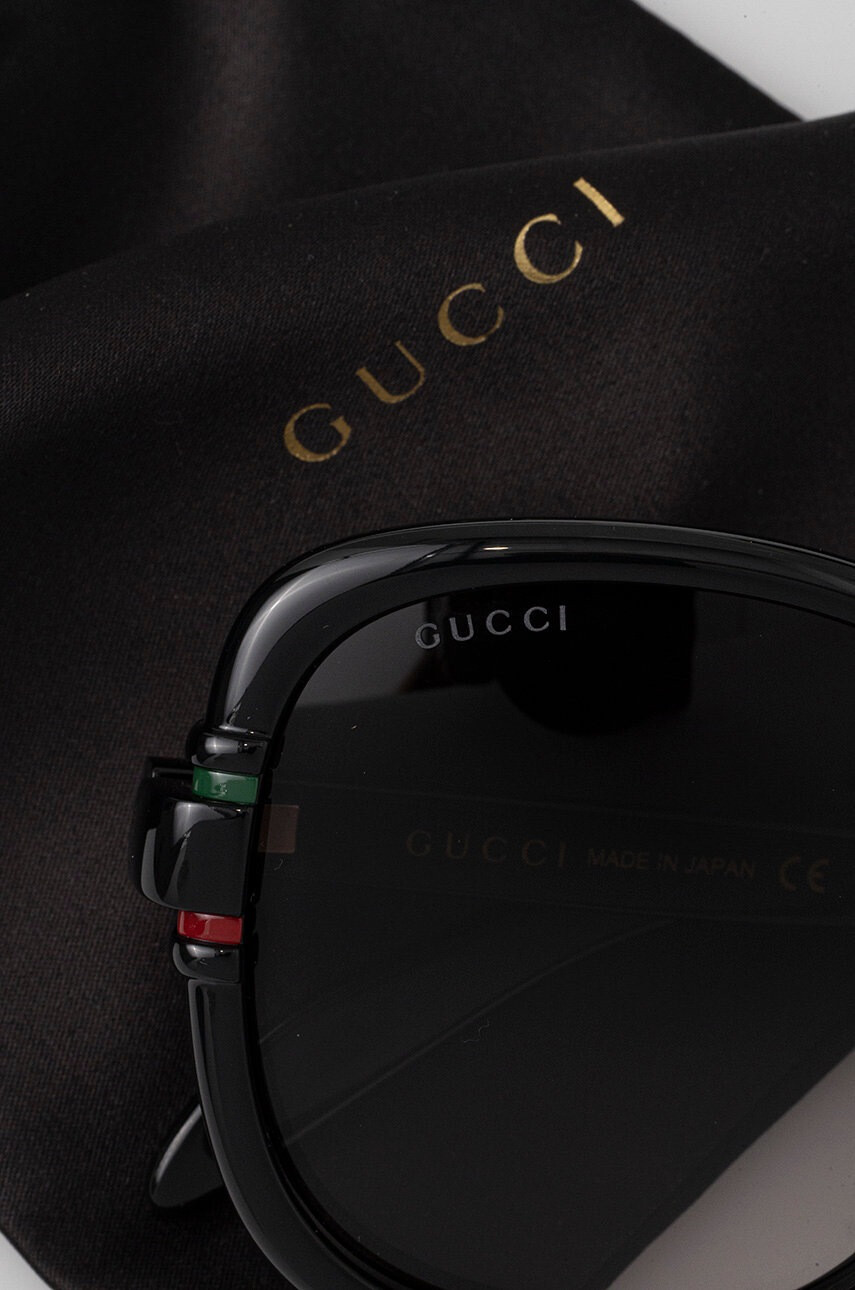 Gucci Слънчеви очила в черно - Pepit.bg