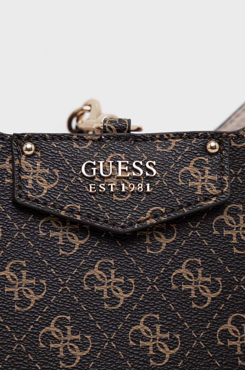 Guess Чанта в кафяво - Pepit.bg