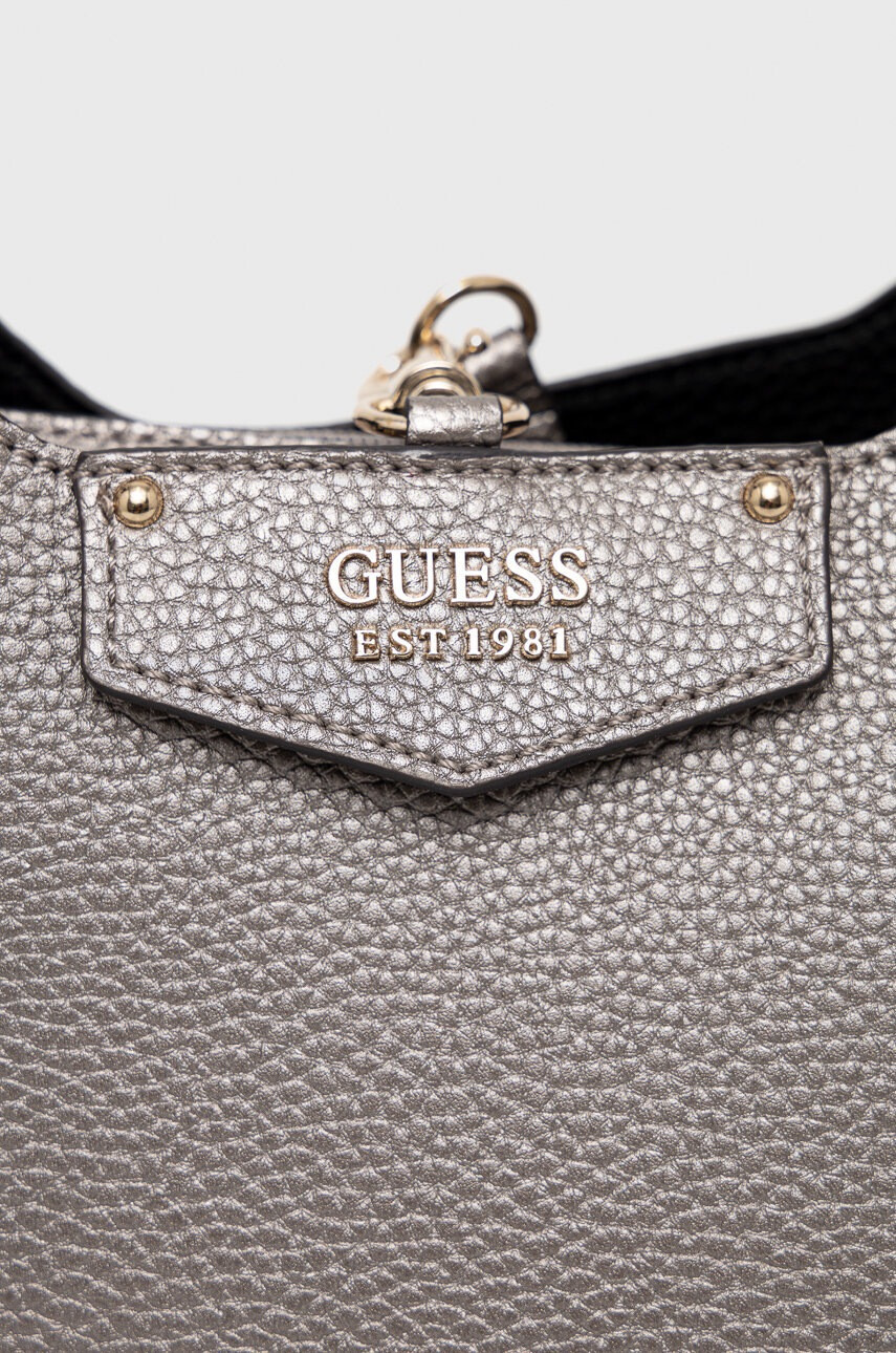 Guess Чанта в сребристо - Pepit.bg