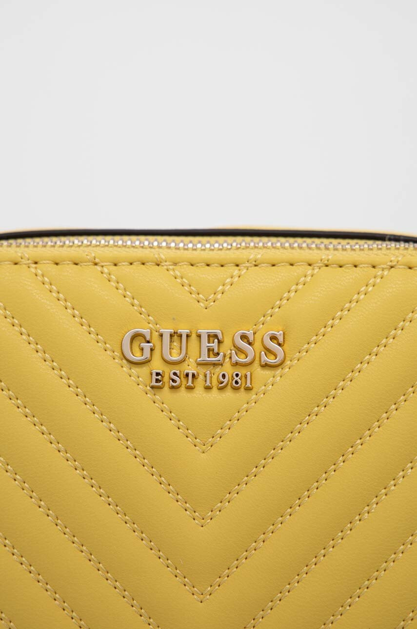 Guess Чанта в жълто - Pepit.bg