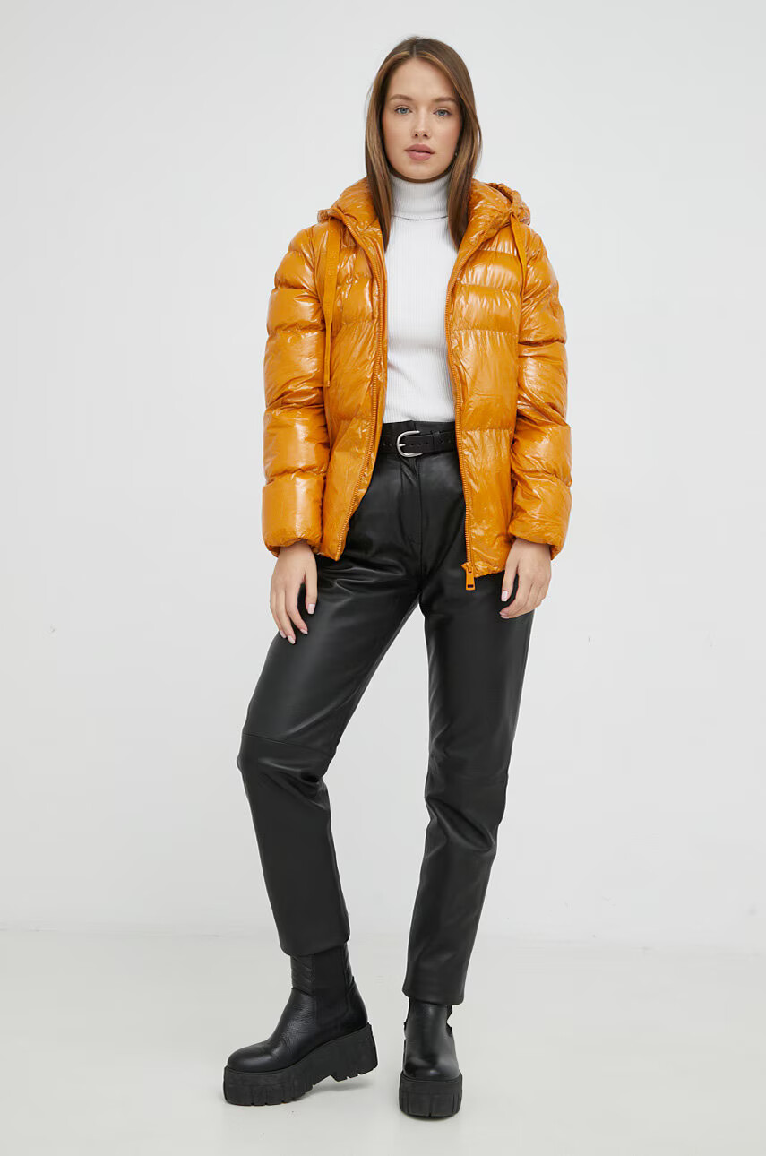 Guess Яке в жълто с преходна изолация - Pepit.bg