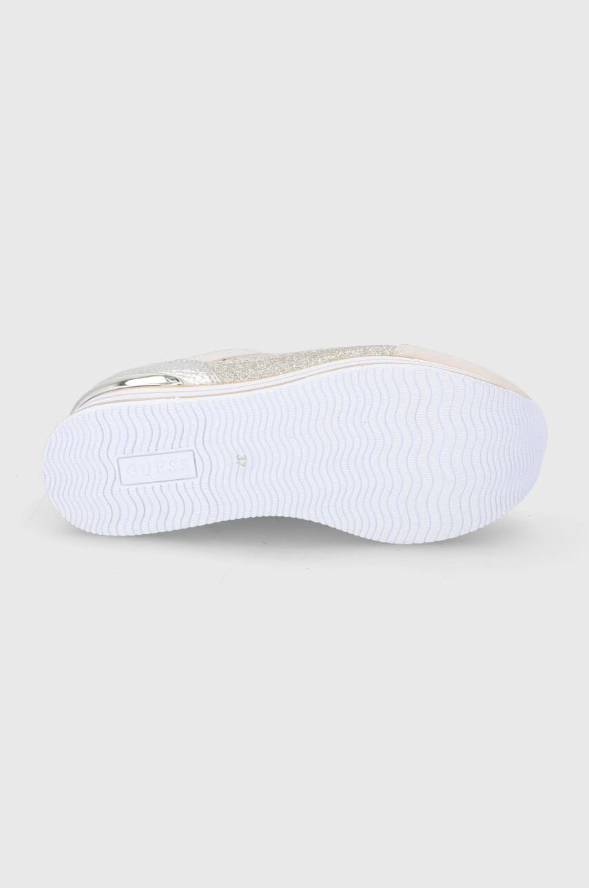 Guess Обувки в златисто с платформа - Pepit.bg