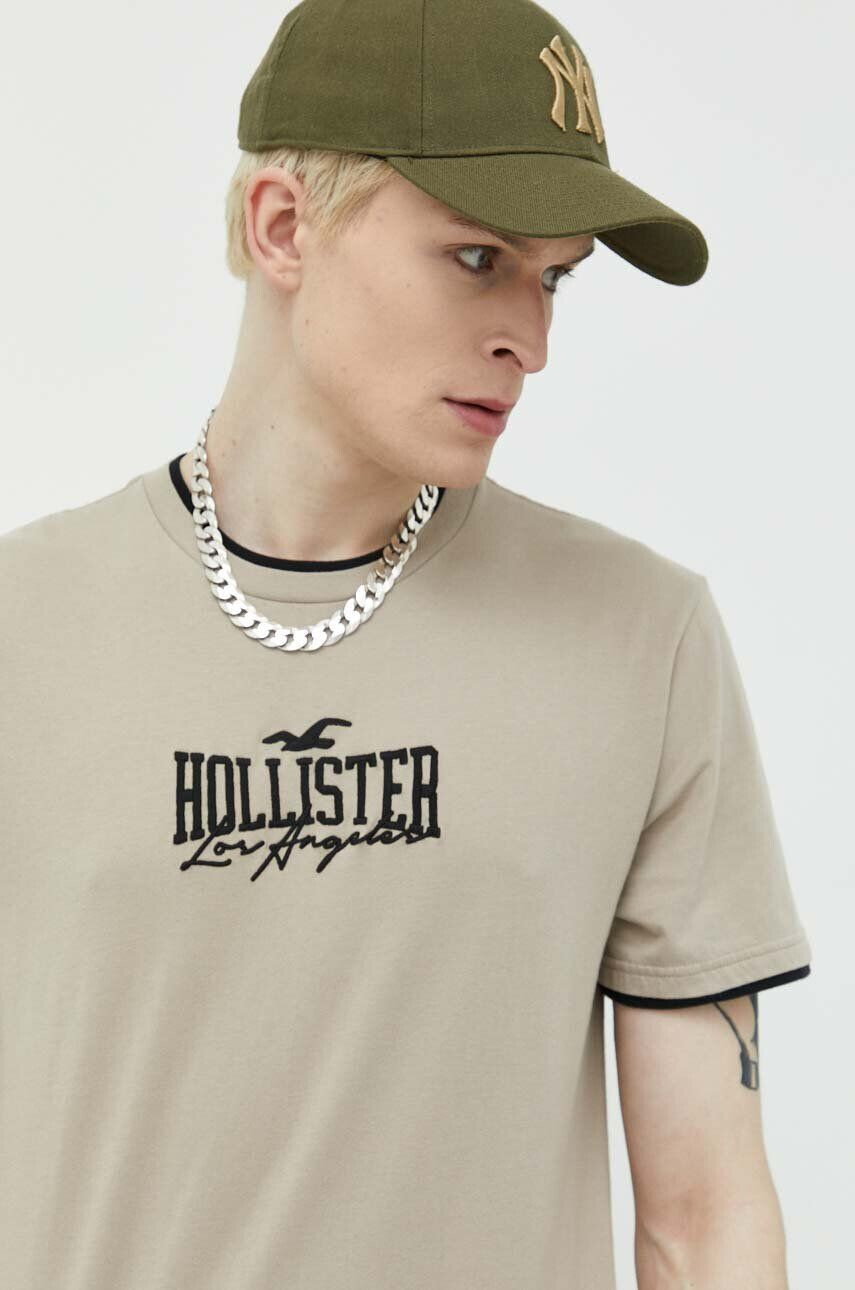 Hollister Co. Памучна тениска в бежово с апликация - Pepit.bg