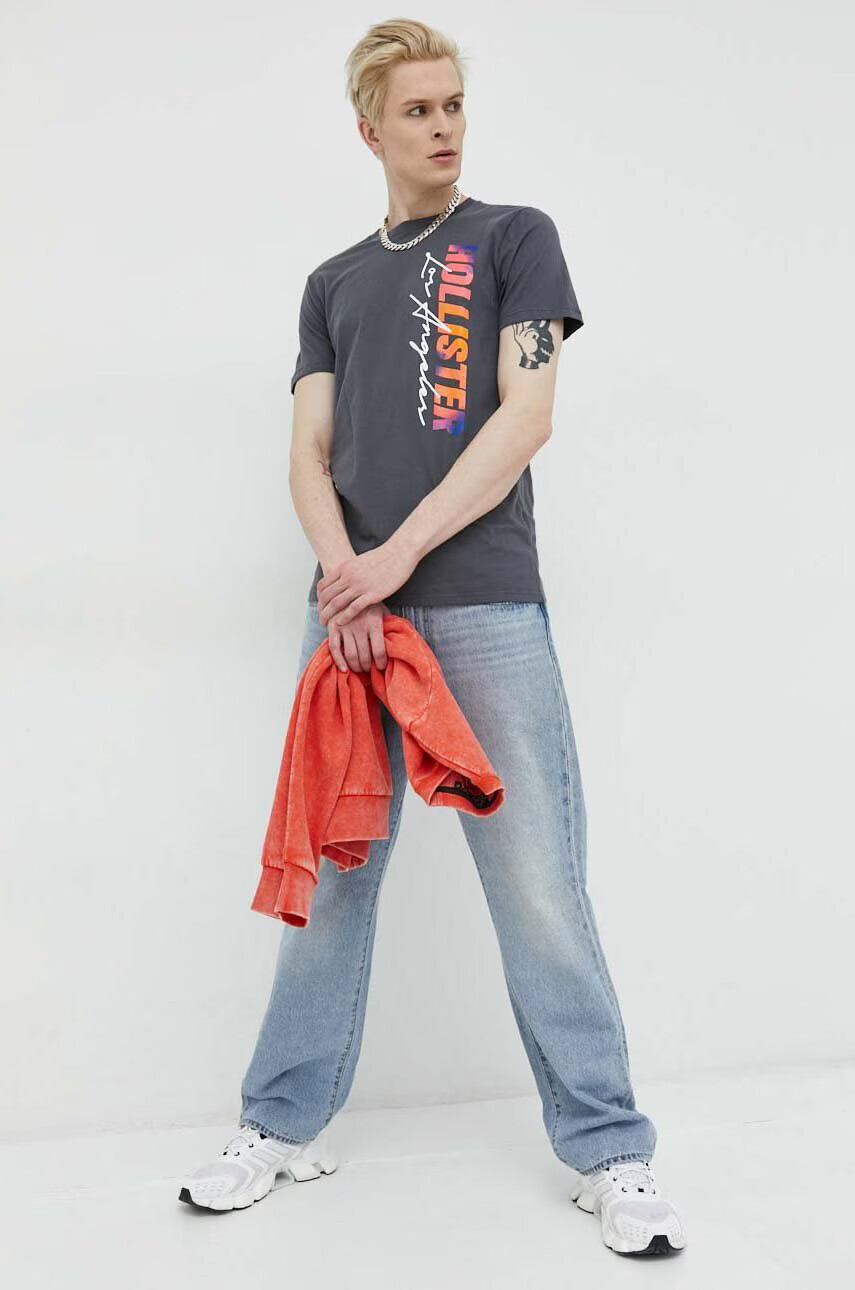 Hollister Co. Памучна тениска в сиво с принт - Pepit.bg