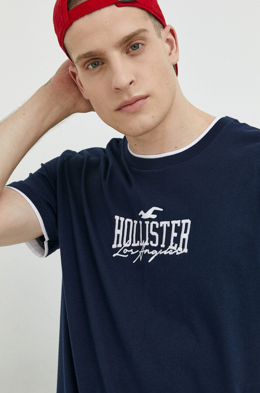 Hollister Co. Памучна тениска в тъмносиньо с апликация - Pepit.bg