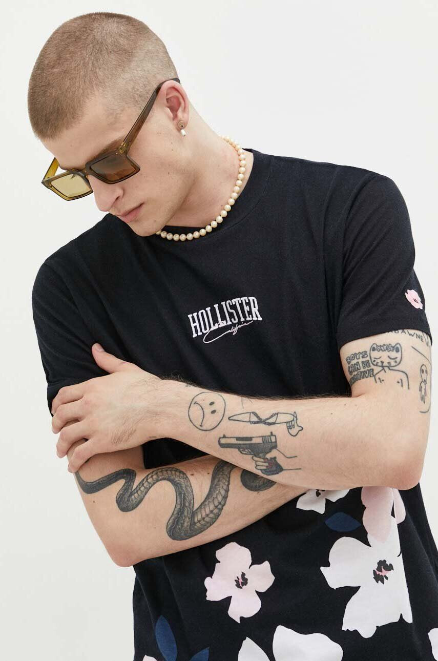 Hollister Co. Памучна тениска в черно с принт - Pepit.bg