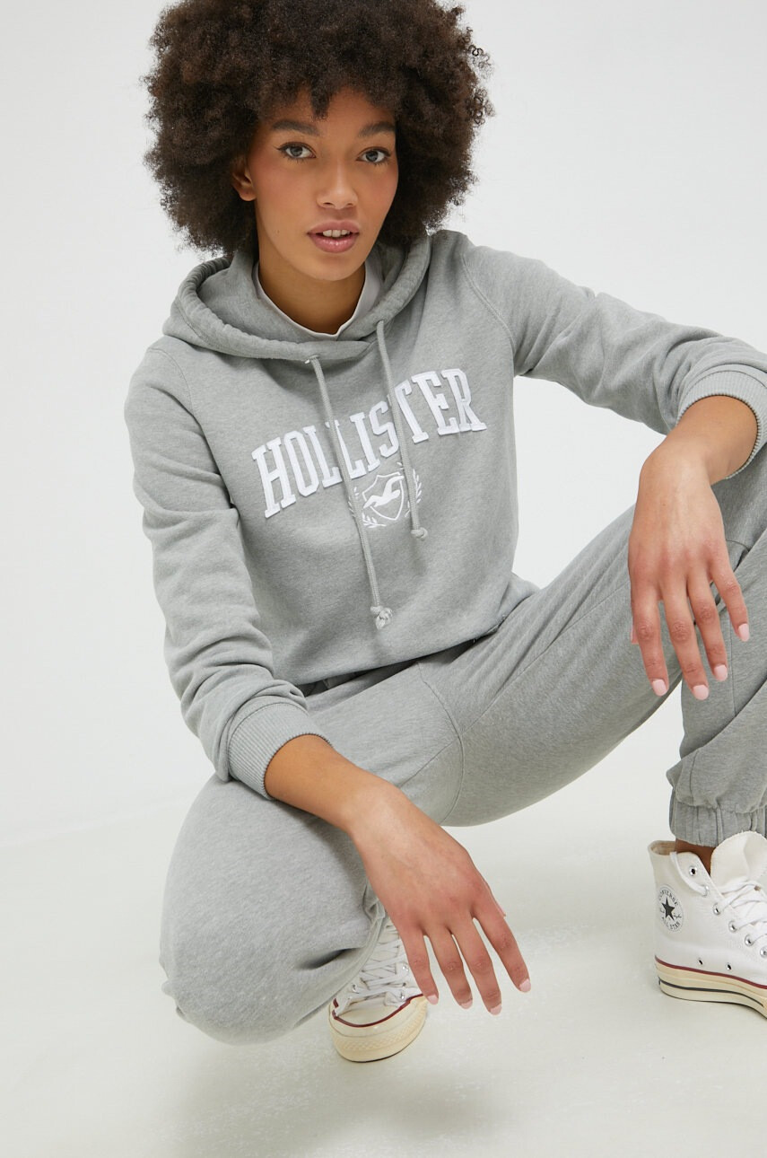Hollister Co. Суичър в сиво с качулка с апликация - Pepit.bg