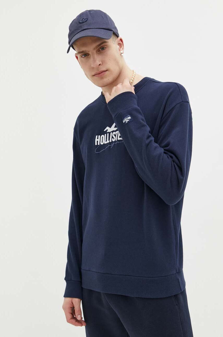 Hollister Co. Суичър в черно с качулка с изчистен дизайн - Pepit.bg