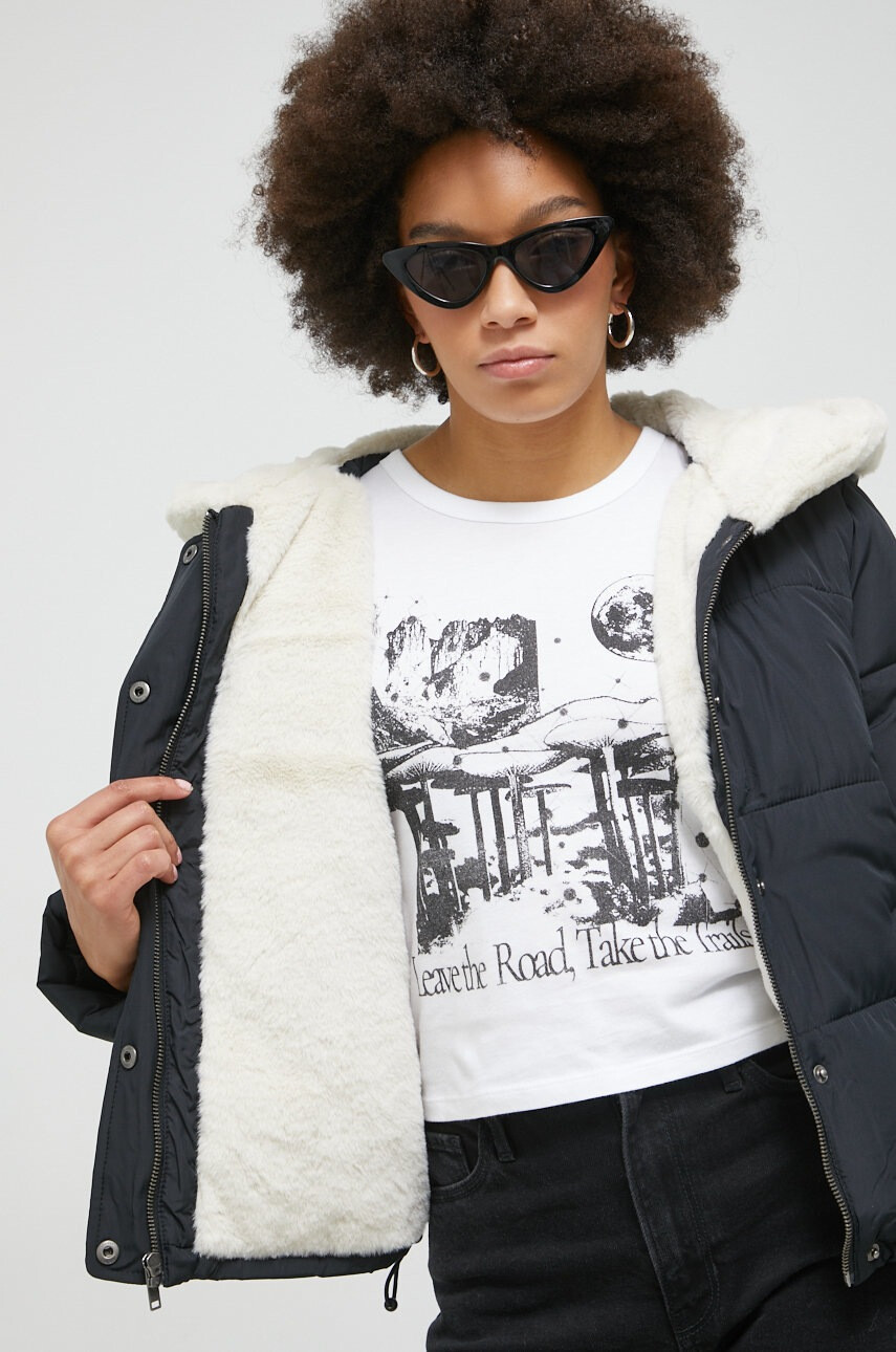 Hollister Co. Яке в черно със зимна изолация - Pepit.bg