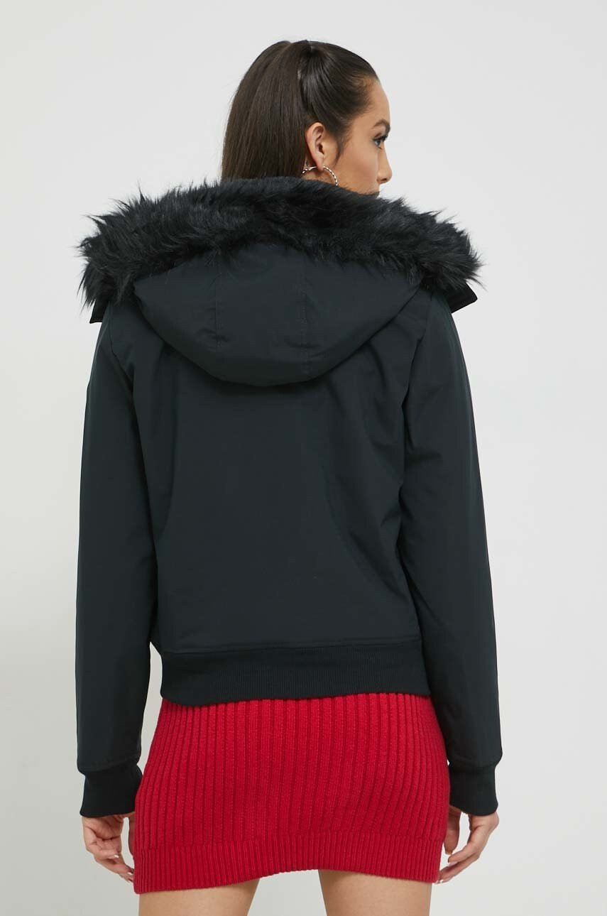 Hollister Co. Яке в черно със зимна изолация - Pepit.bg