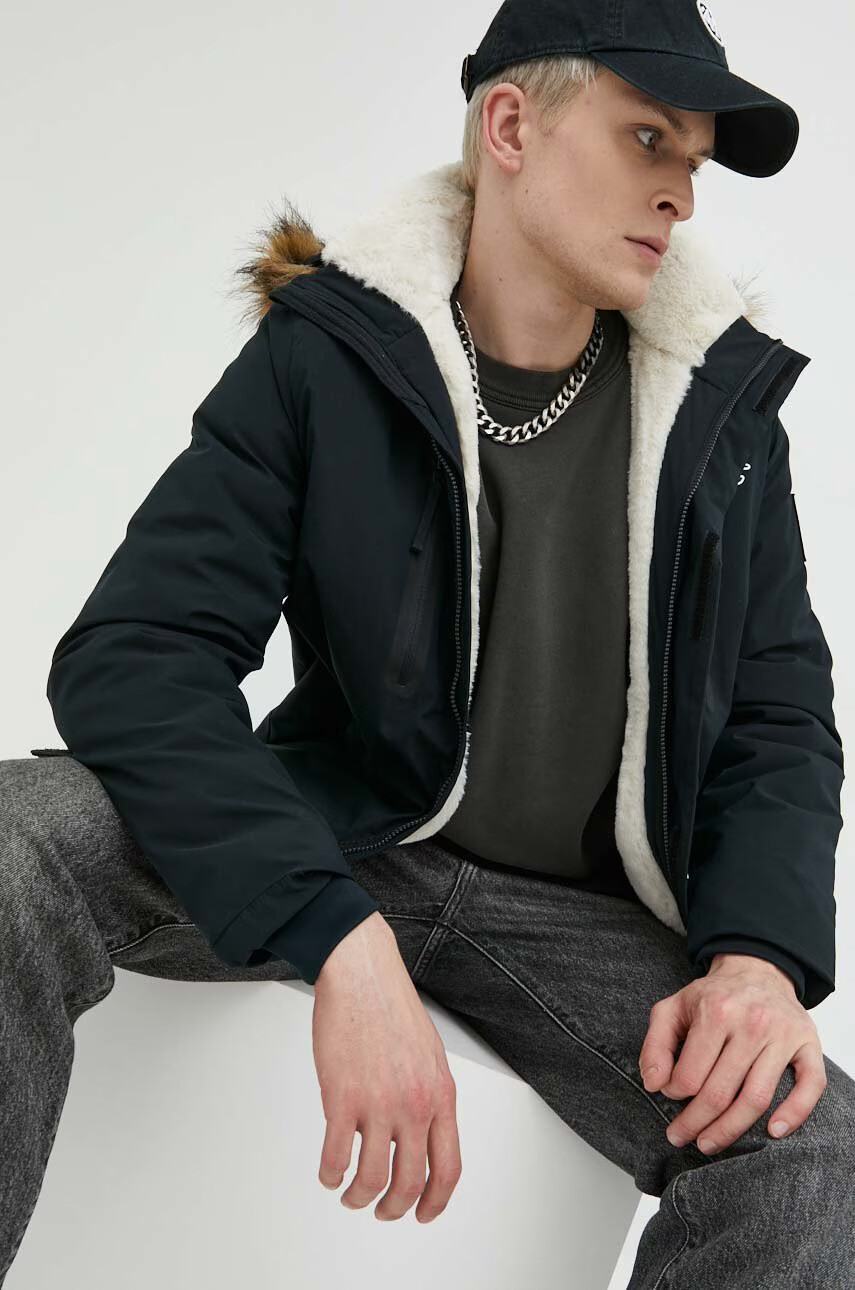 Hollister Co. Яке в черно с преходна изолация - Pepit.bg