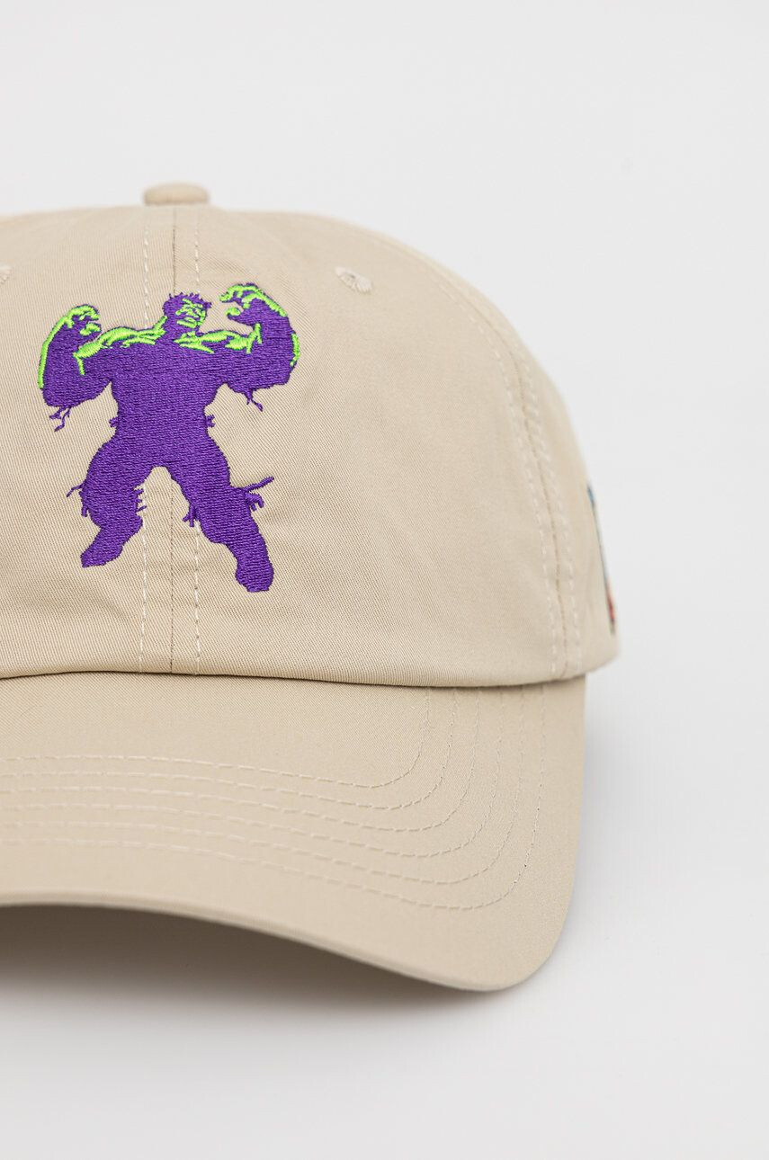 Huf Памучна шапка X Marvel Hulk в бежово с апликация - Pepit.bg