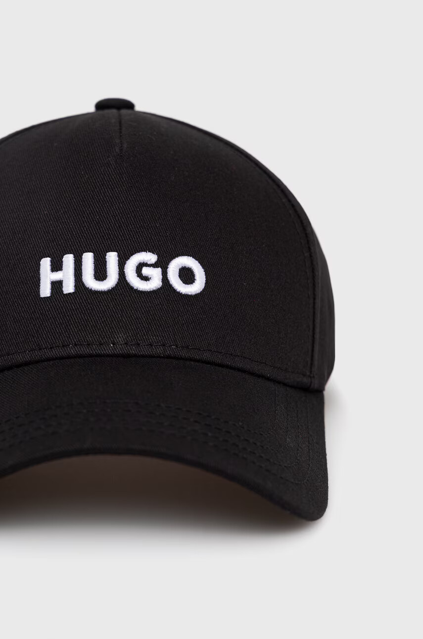 Hugo Шапка в черно с апликация - Pepit.bg