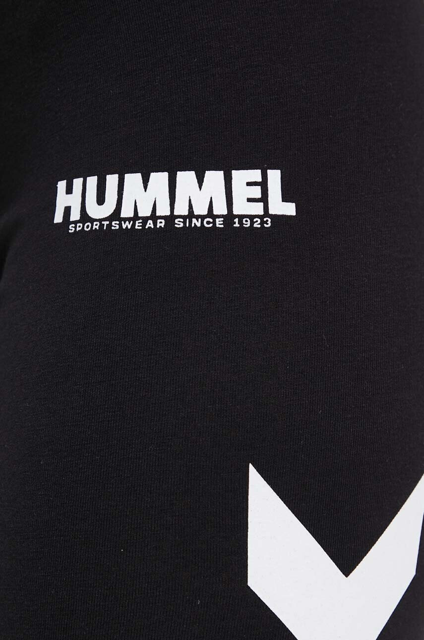 Hummel Къс панталон в черно с принт със стандартна талия - Pepit.bg