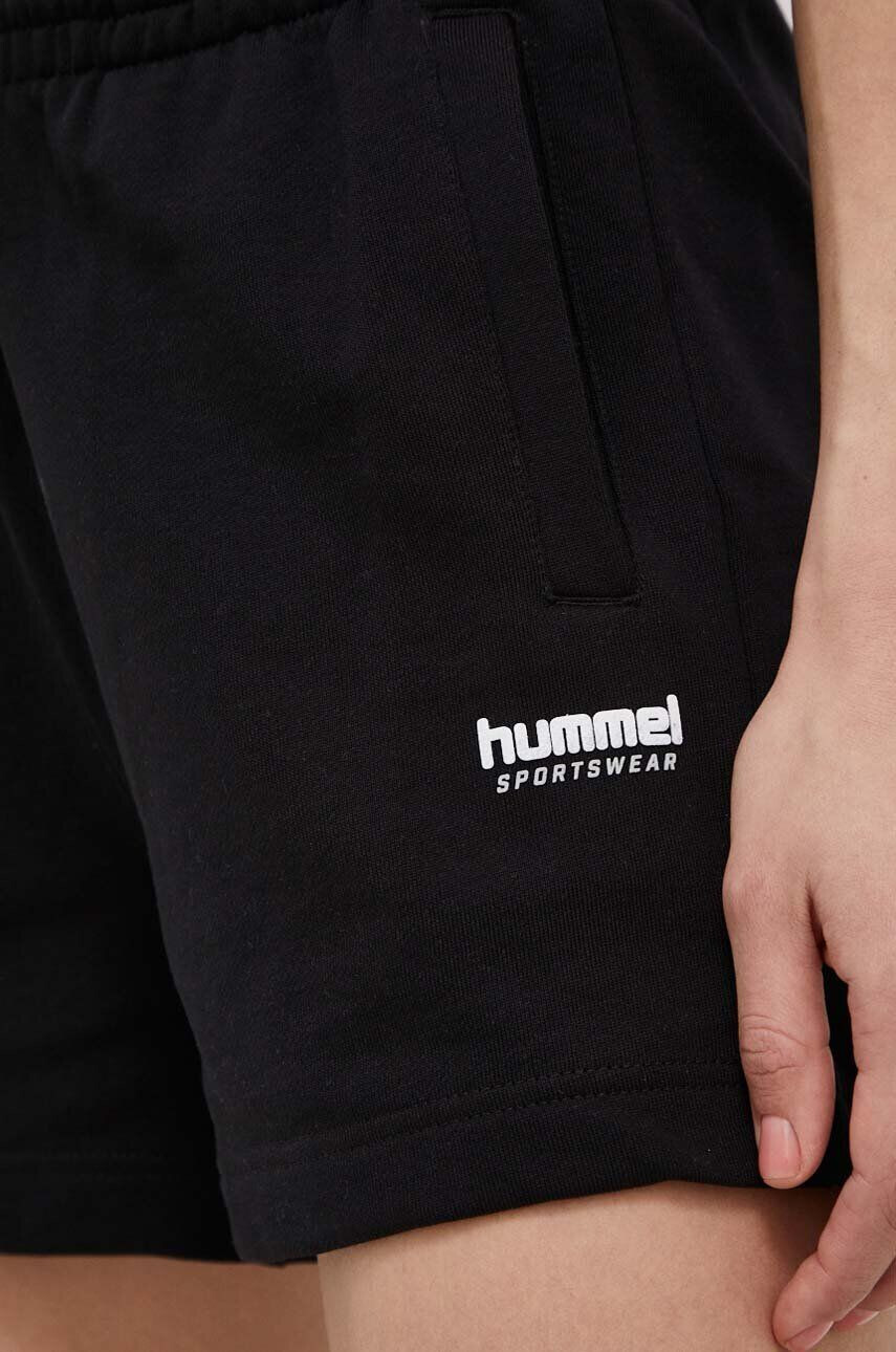 Hummel Памучен къс панталон в черно с изчистен дизайн със стандартна талия - Pepit.bg