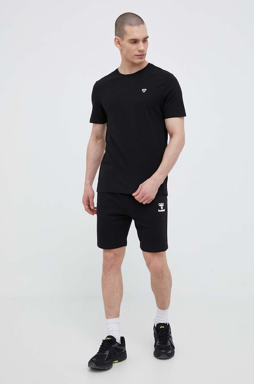 Hummel Памучна тениска в черно с изчистен дизайн - Pepit.bg