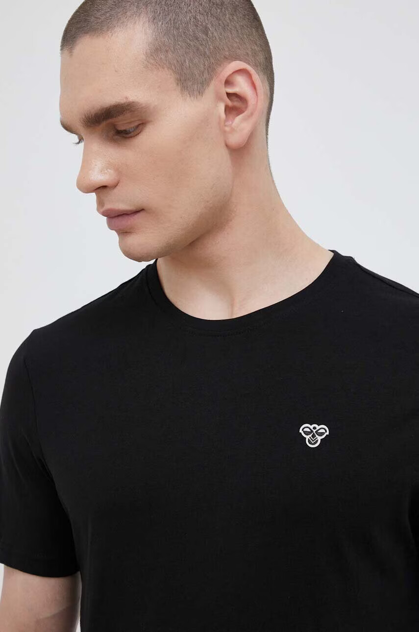Hummel Памучна тениска в черно с изчистен дизайн - Pepit.bg