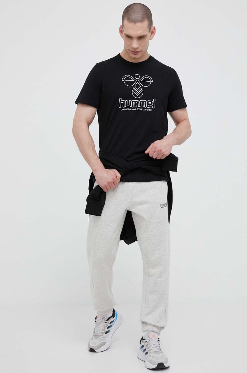 Hummel Памучна тениска в черно с принт - Pepit.bg
